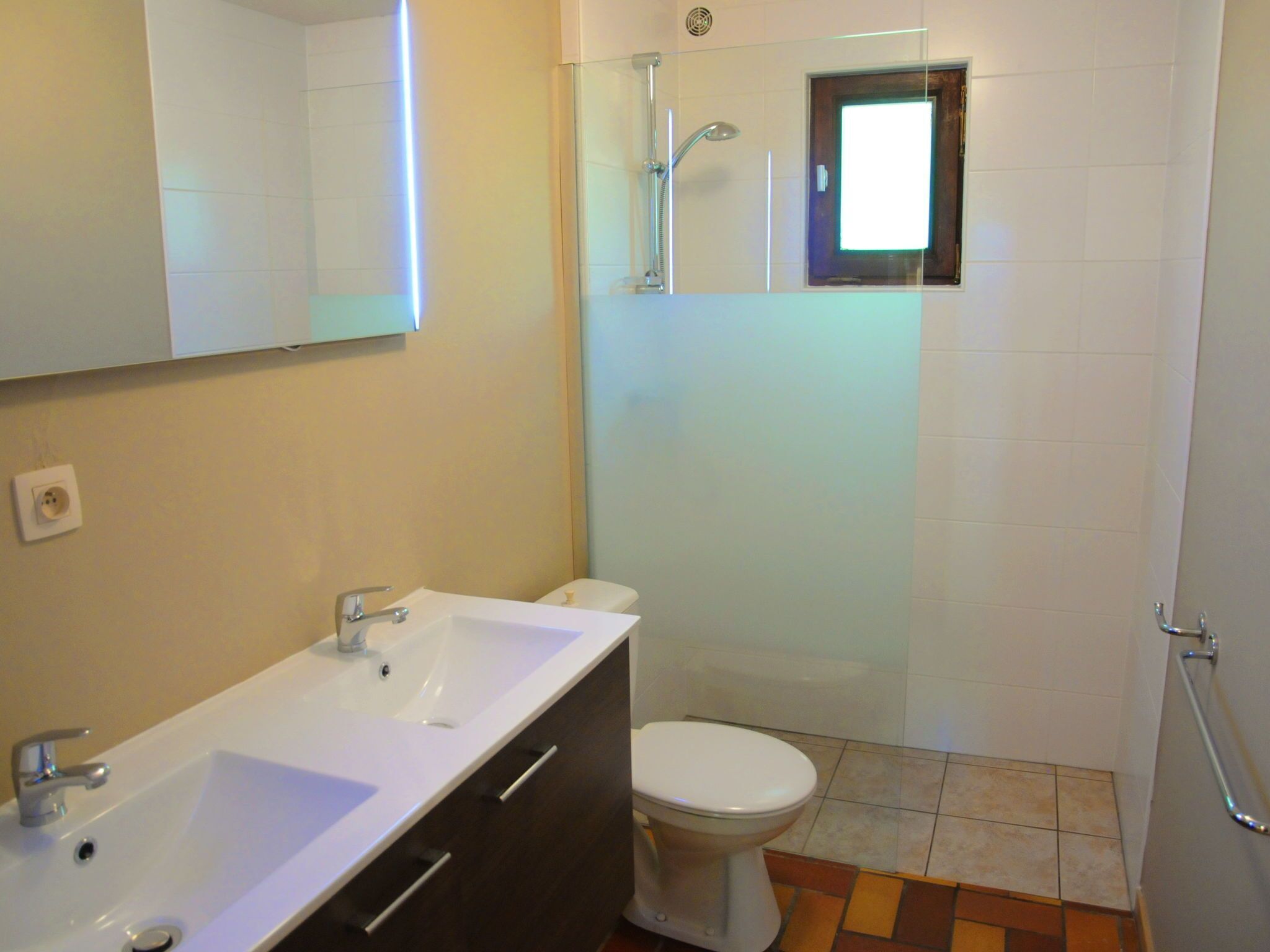 House | Bathroom | Combined shower/tub