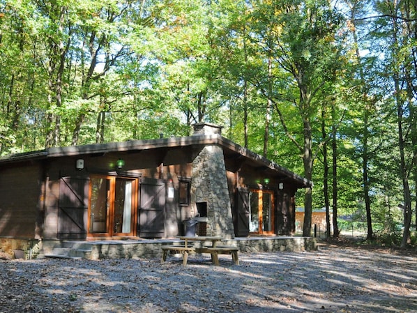 Exterior - Wooden Chalet With Stove and Microwave Located in the Forest (Viroinval)