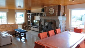 House | Dining - Holiday Home in Ardennes With Bubble Bath (Somme-Leuze)