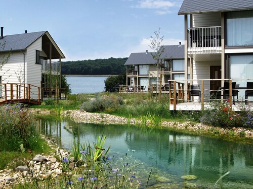 Comfortable Villa With Stove, Located in a Lake Area