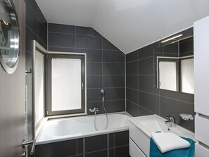 Villa | Bathroom | Shower, hair dryer, towels