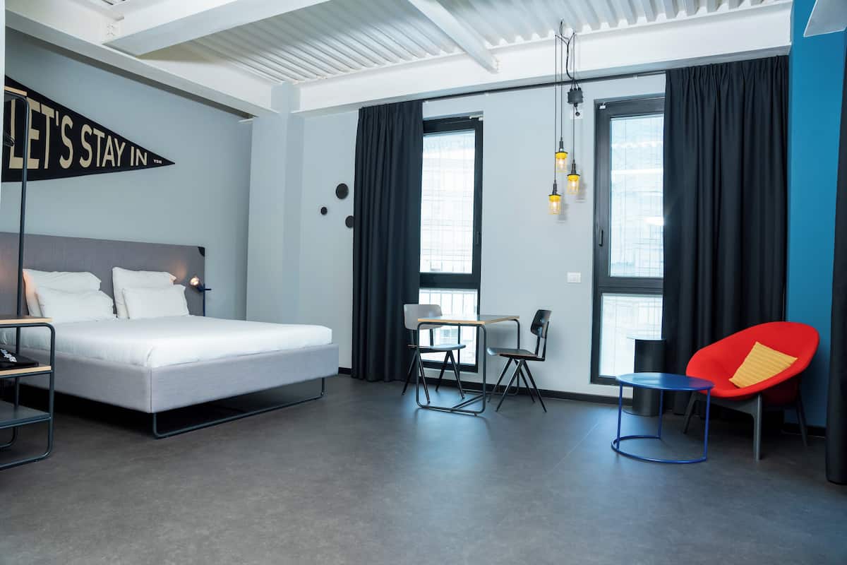 Studio Deluxe | 1 sovrum, duntäcken, värdeförvaringsskåp på rummet och skrivbord