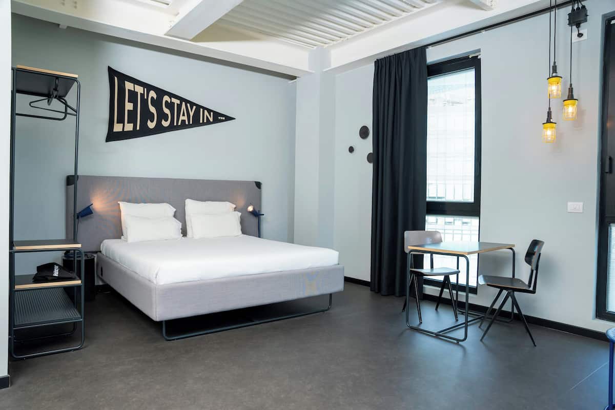 Couette en duvet d'oie, coffres-forts dans les chambres, bureau