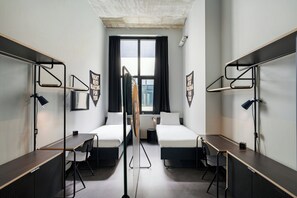Executive Twin Room | Down duvets, in-room safe, desk, free WiFi - The Social Hub Bologna (Bologna)