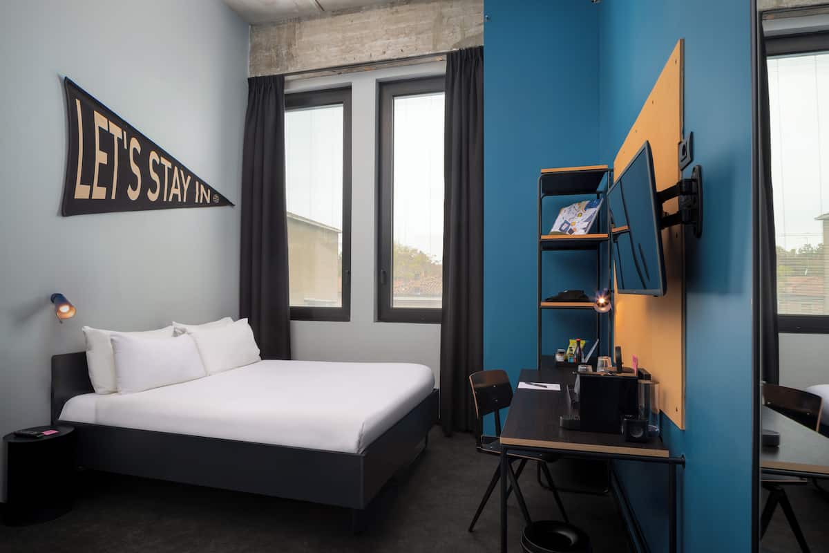 1 bedroom, down duvets, in-room safe, desk