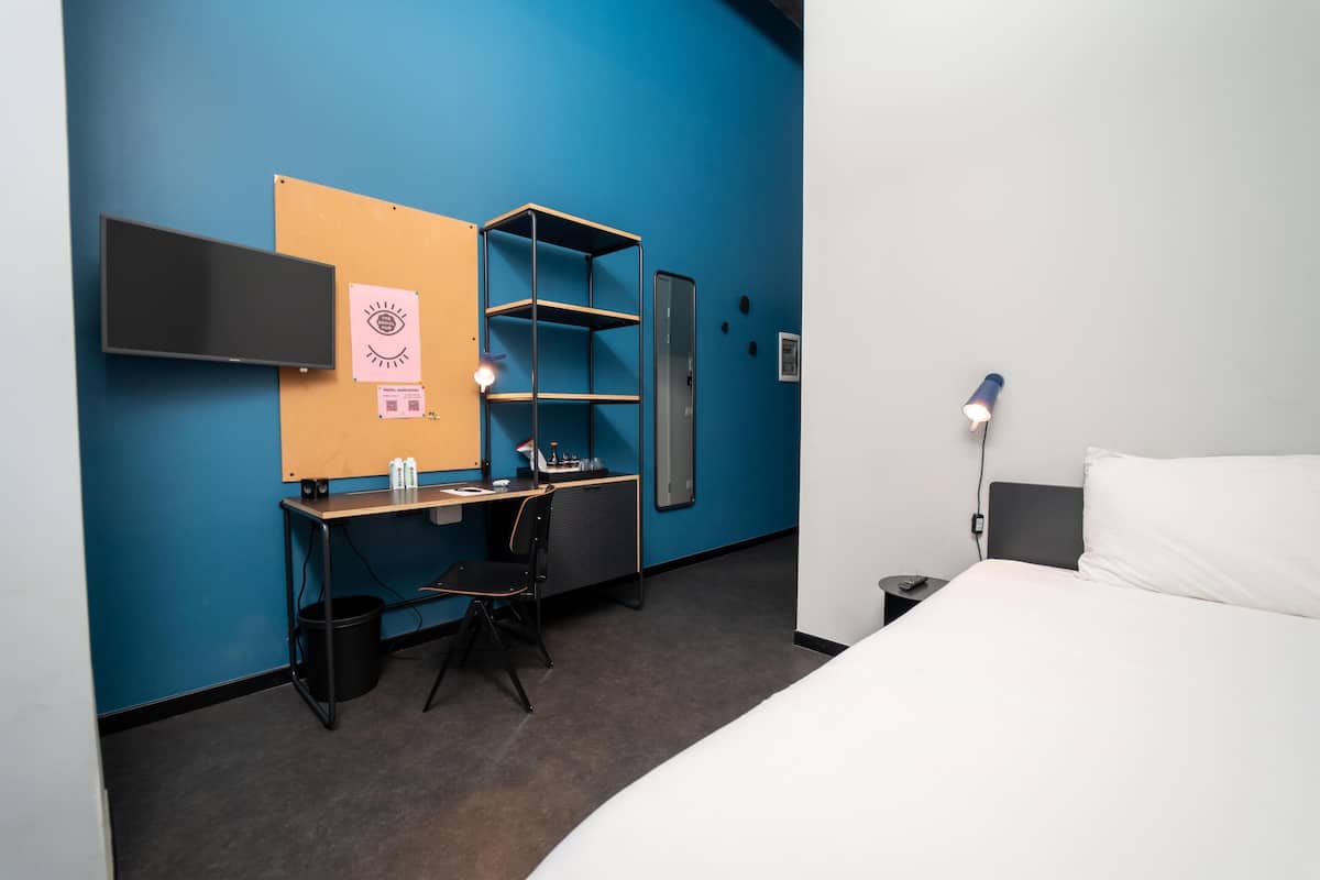1 bedroom, down duvets, in-room safe, desk
