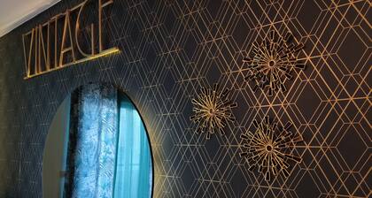 ☆☆☆☆☆ 80s Loft Vintage. Free Guest Parking. 15' from Malaga Airport.