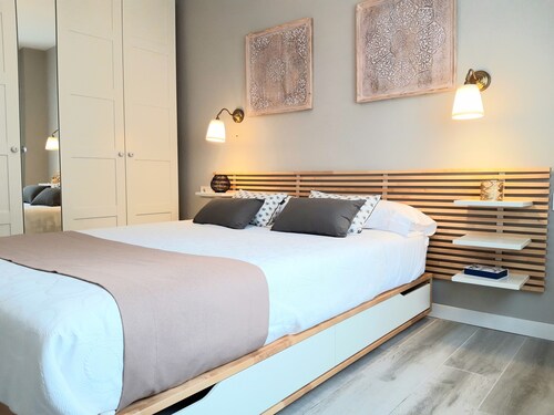 ☆☆☆☆☆ 80s Loft Vintage. Free Guest Parking. 15' from Malaga Airport.