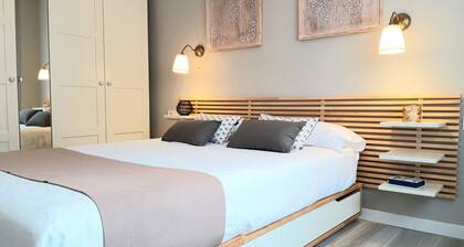 ☆☆☆☆☆ 80s Loft Vintage. Free Guest Parking. 15' from Malaga Airport.