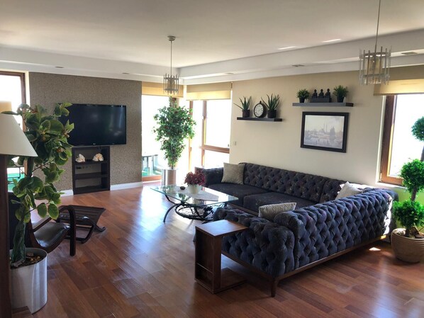 Deluxe Apartment | Living room | 102-inch LCD TV with satellite channels, TV - Lara Park Suites (Antalya)