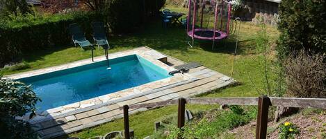 حمّام سباحة خارجي، حمّام سباحة مُدفَّأ