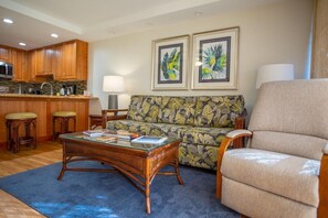 Living area - Papakea C303 Luxury Oceanview Unit (Lahaina)