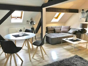 Télévision, table de tennis de table