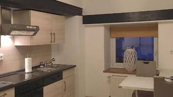 Kühlschrank, Herdplatte, Geschirrspüler