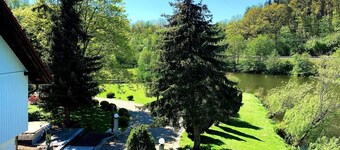 Vacation apartment on the upper floor with large garden and access to the Waldnaab