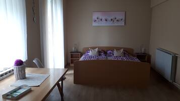 Double or Twin Room | Langsir/tirai gelap terus, Wi-fi percuma, cadar katil