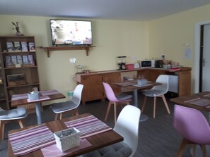 매일 현지식 아침 식사(1인당 EUR 5)