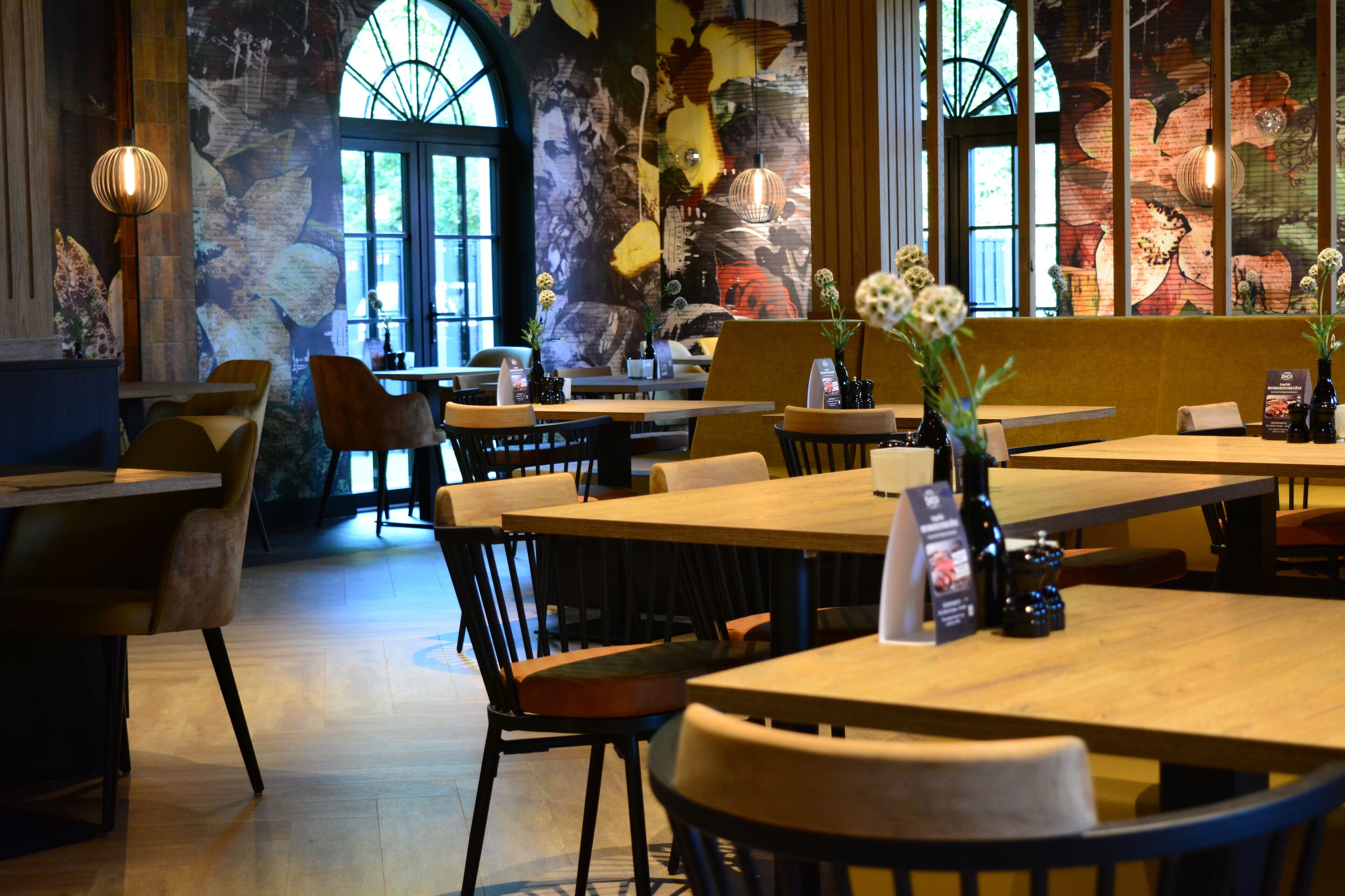 lunch and dinner served, barbecue