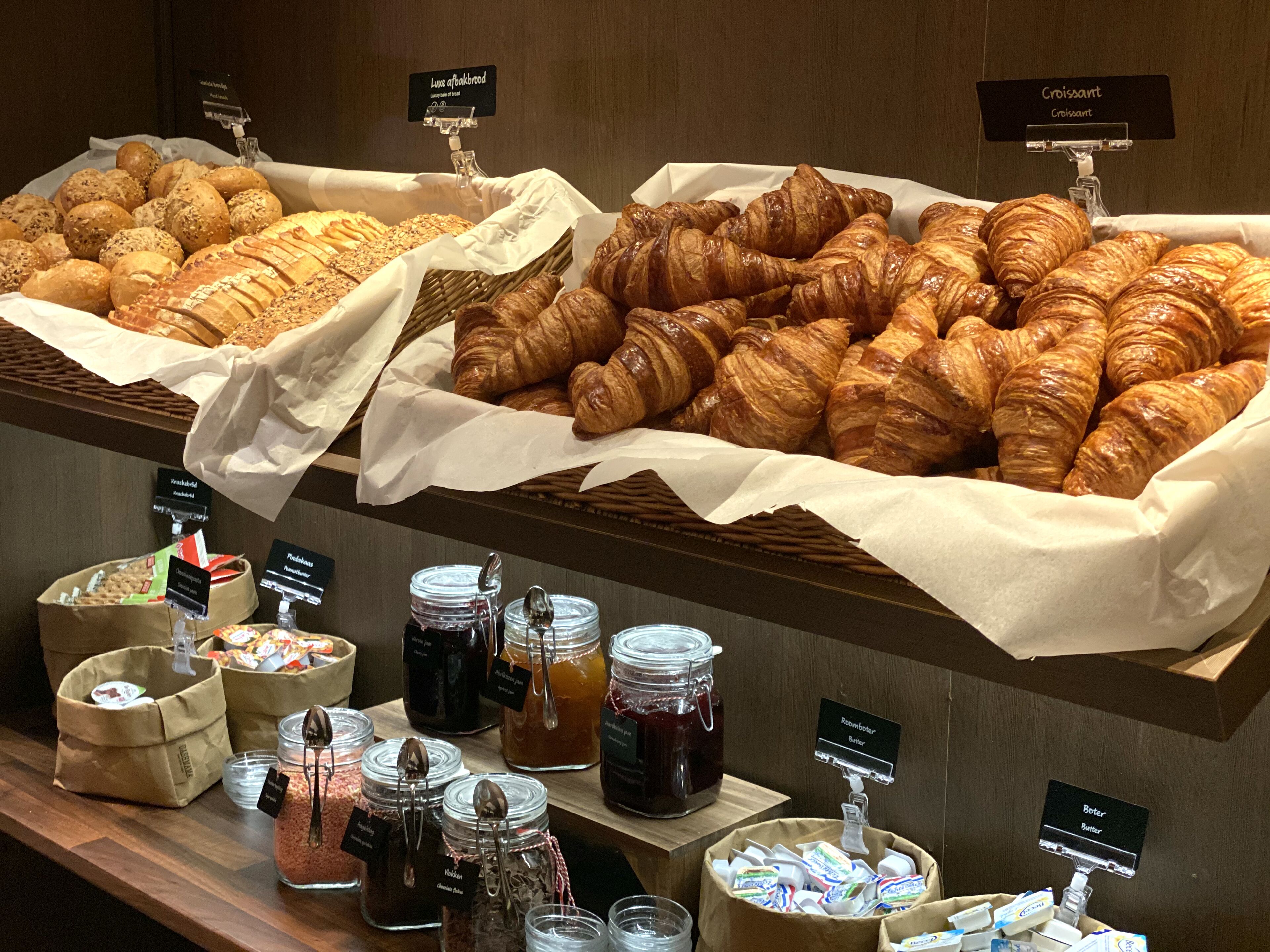 Daily continental breakfast (EUR 18.50 per person)
