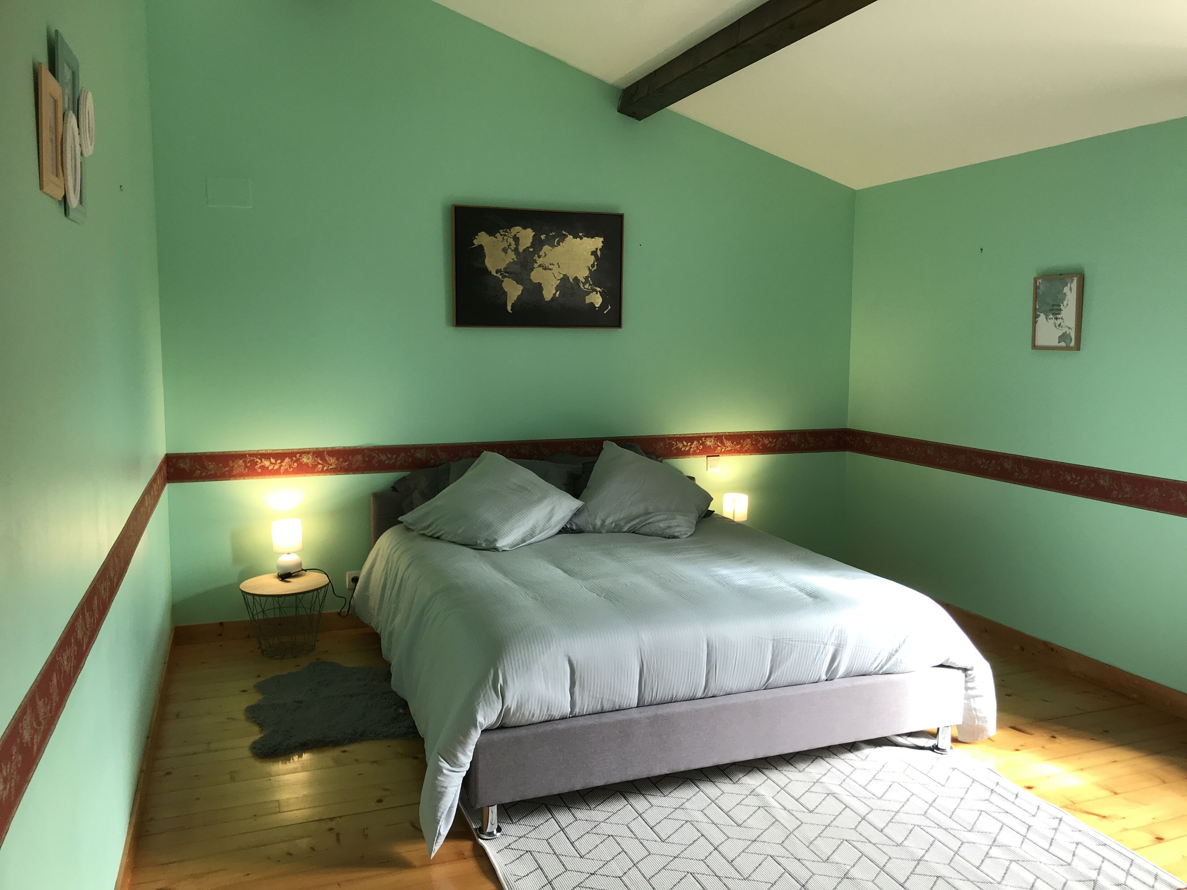 2 slaapkamers, een strijkplank/strijkijzer, reisbedje, gratis wifi