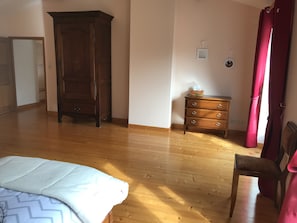 2 bedrooms, iron/ironing board, travel crib, free WiFi