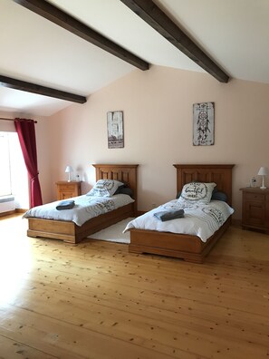 2 bedrooms, iron/ironing board, travel cot, free WiFi