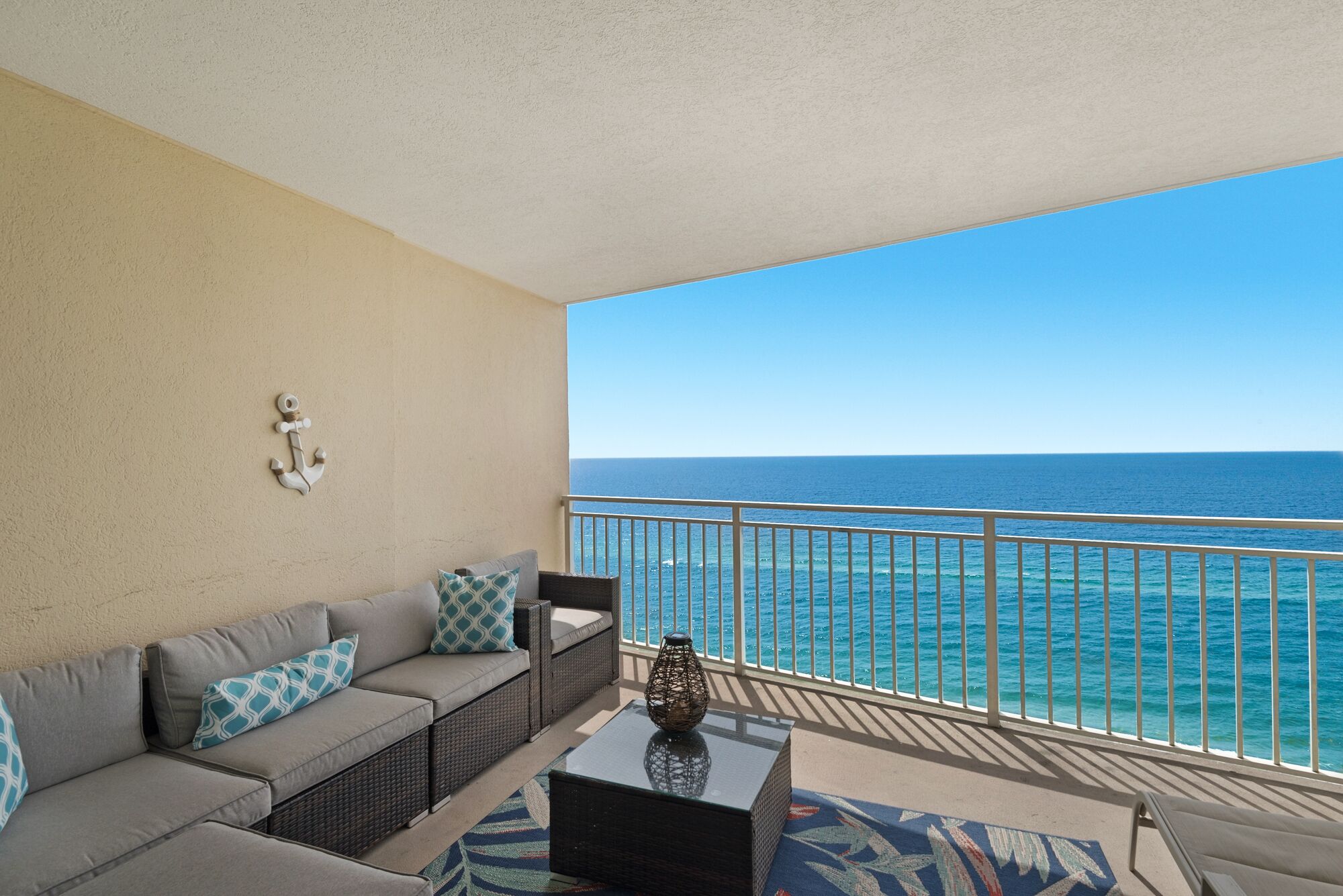 BEAUTIFUL BEACHFRONT! SPACIOUS COASTAL RETREAT! 1 MILE E OF PIER PARK!