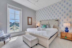 2 bedrooms, desk, iron/ironing board, free WiFi - Chic and Bright in Downtown Savannah by Lucky Savannah (Savannah)