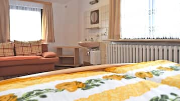 Apartment | 1 bedroom, individually furnished, iron/ironing board, bed sheets