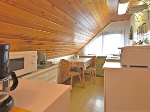 Apartment | Dining - Einladende Ferienwohnung mit Garten (Ilmenau)