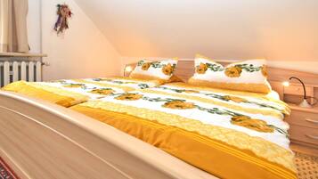 Apartment | 1 bedroom, individually furnished, iron/ironing board, bed sheets