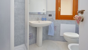 Bathroom - Spacious Villa With Garden in Marsala Sicily (Marsala)