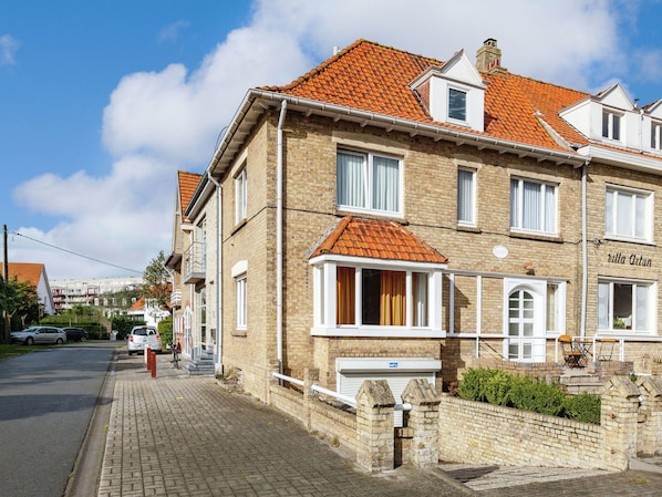 Exterior - Pretty Holiday Home in Nieuwpoort-bad With Terrace (Nieuwpoort)