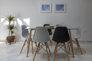 Apartment, 2 Bedrooms (BES #01) | In-room dining
