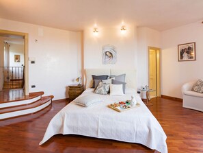 Villa | 4 bedrooms, individually furnished, bed sheets