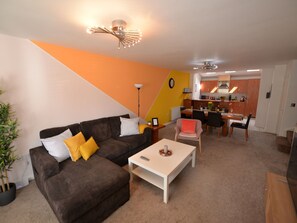 House | Living room - Delightful Holiday Home in Warwick near Castle (Warwick)