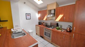 House | Private kitchen | Fridge, microwave, oven, stovetop