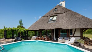 House | Kolam renang