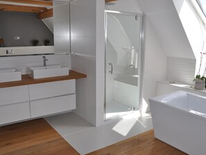 House | Bathroom | Bathtub