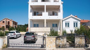 Reception - Spacious Villa in Maslenica With Swimming Pool (Jasenice)