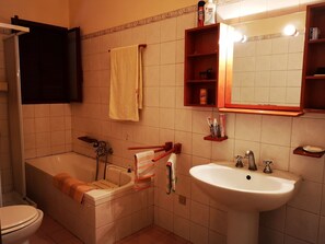 House | Bathroom | Bathtub, towels