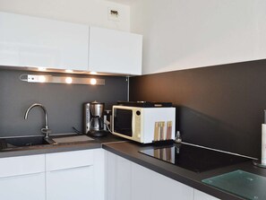 Fridge, microwave, stovetop, coffee/tea maker