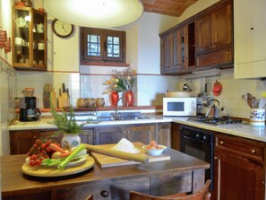 Villa | Cucina privata | Seggiolone, pentole/stoviglie/utensili