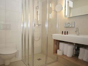 Apartment | Bathroom | Shower, towels