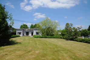 House | Exterior - Holiday Home in Noiseux With Private Hot Tub (Somme-Leuze)