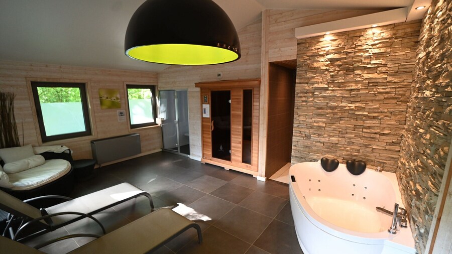 Lovely Holiday Home in Marche-en-Famenne with Hot Tub