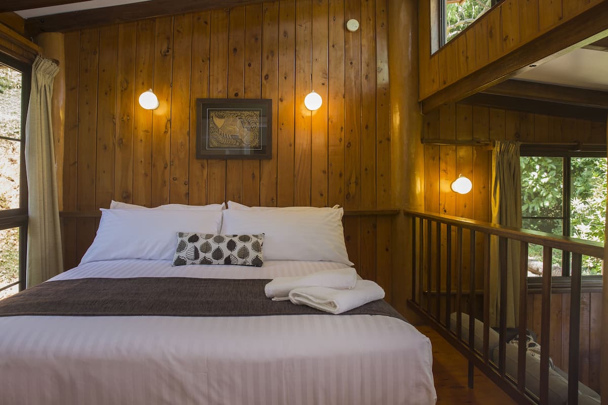 Comfort Cabin | Premium bedding, pillowtop beds, free WiFi, bed sheets