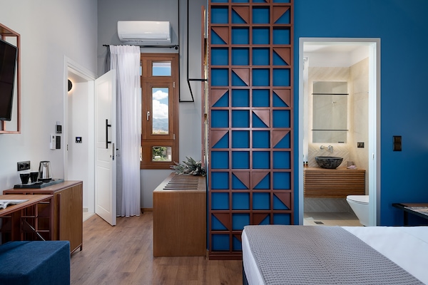 In-room safe, desk, soundproofing, iron/ironing board