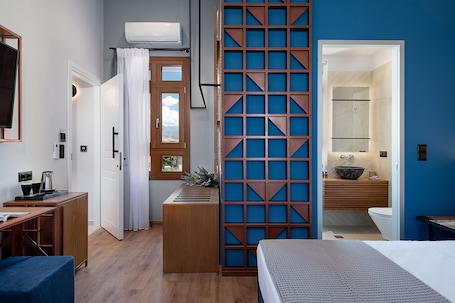 Caja de seguridad en la habitación y escritorio