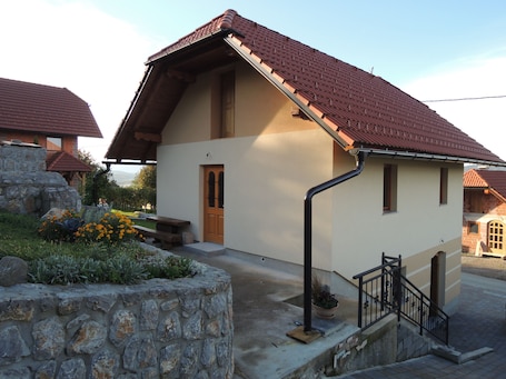 Exterior. Vineyard cottage Pod piramido